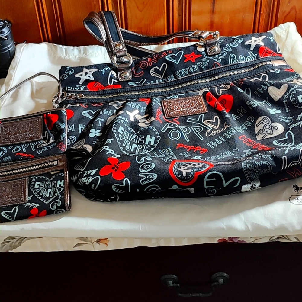 Coach poppy trio set of two wallets and tote brand new without tags